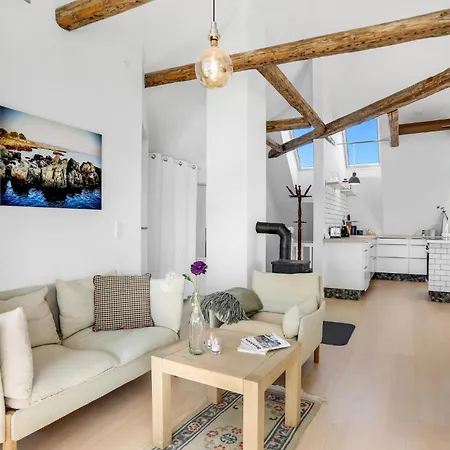 2 Bedroom Beautiful In Hébergement de vacances