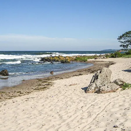 2 Bedroom Beautiful In Hébergement de vacances *