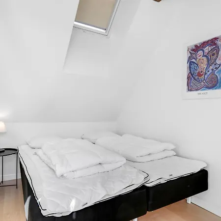 2 Bedroom Beautiful In Hébergement de vacances