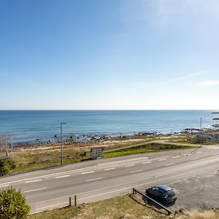 2 Bedroom Beautiful In Hébergement de vacances *